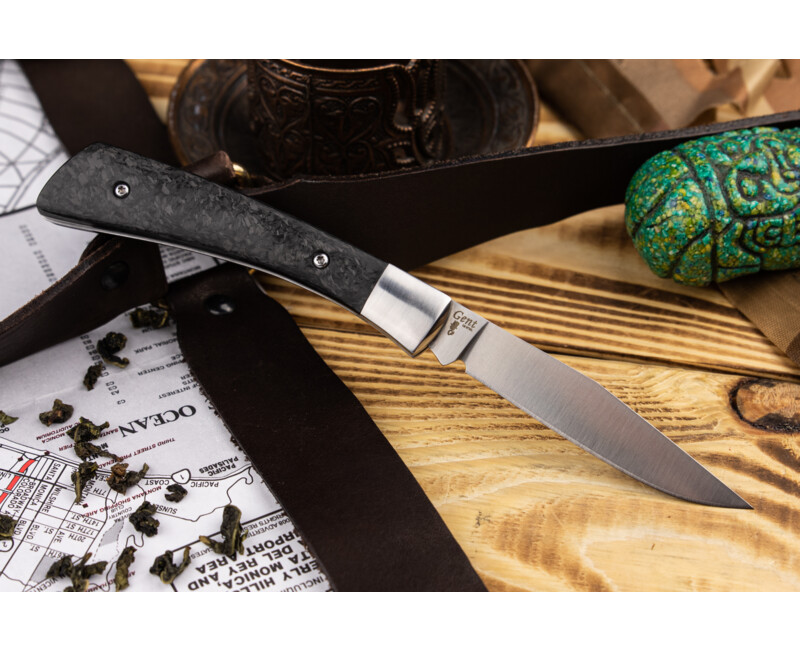Zavírací nůž KIZLYAR SUPREME® Gent D2 Satin Carbon Fiber